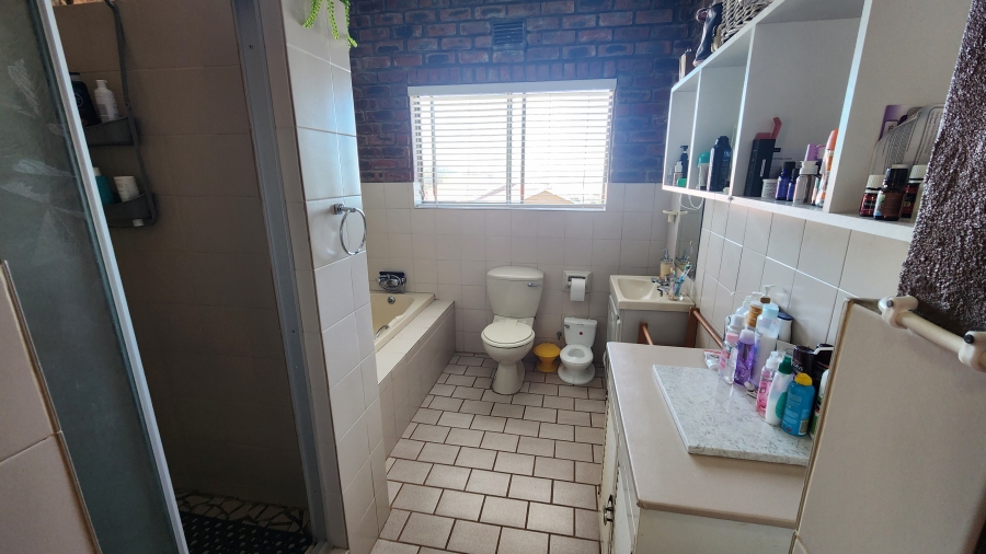 5 Bedroom Property for Sale in Dana Bay Western Cape